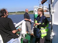 Die FSJ-lerin Juliane Engert besucht an Bord Seeleute Die FSJ-lerin Juliane Engert besucht an Bord Seeleute