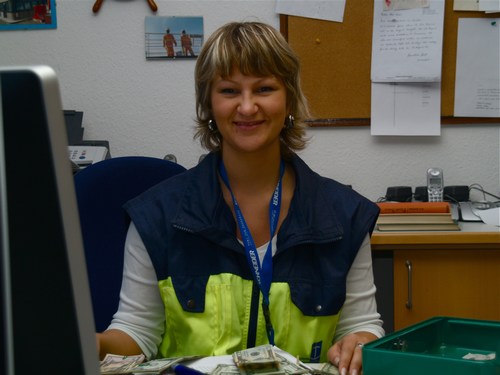 Natalie Kryva im B�ro der Seemannsmission