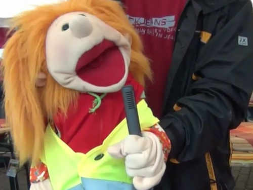 Jette als Reportin auf dem Fest der Kulturen