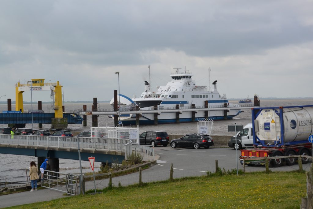 Die Verbindung Brunsbüttel - Cuxhaven ist eingestellt. Die beiden ehemaligen Elbefähren liegen zurzeit in Wewesfleth