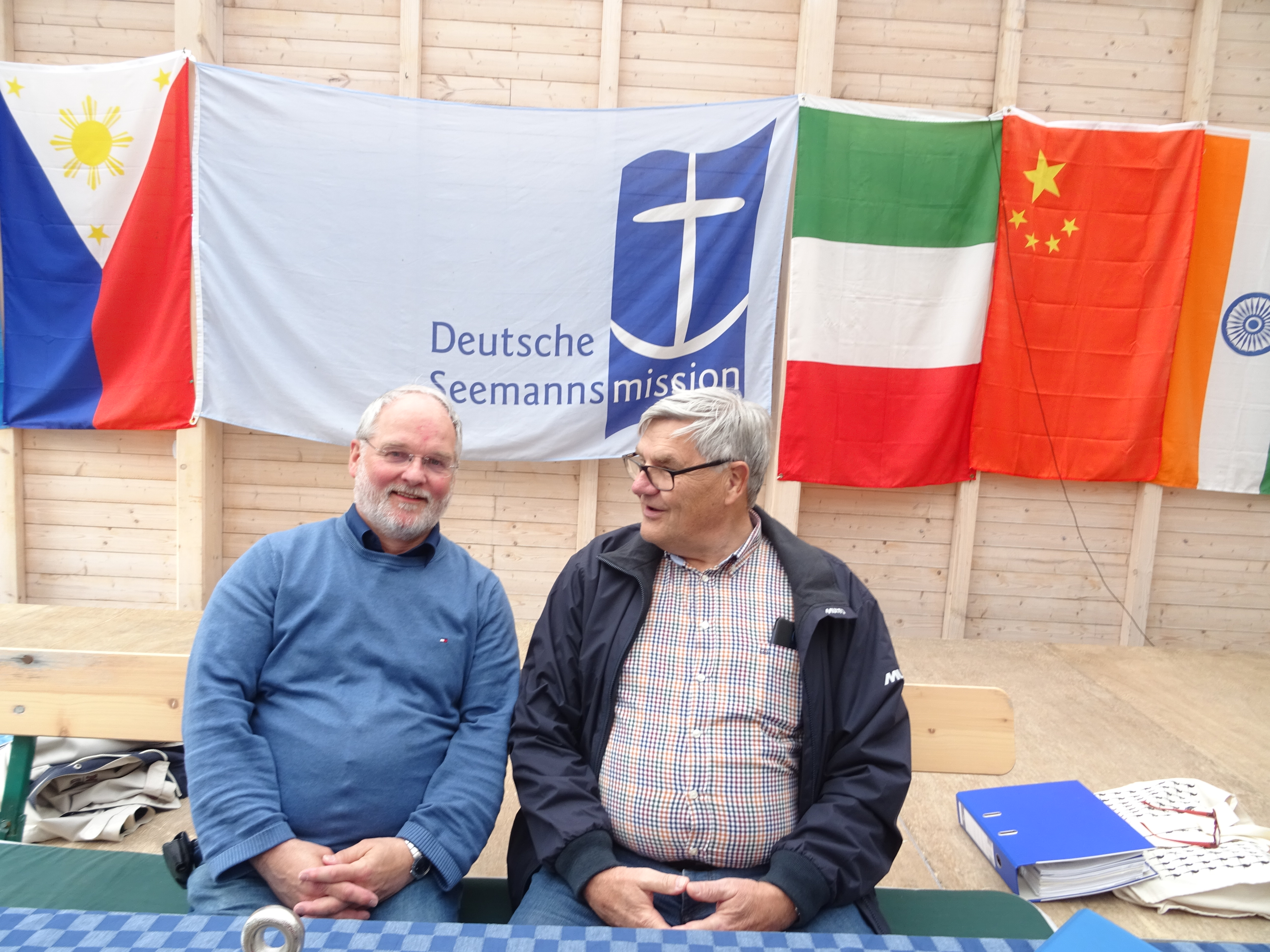 Wolfgang Deters, Vorsitzender der Seemannsmission (links) und Knut Frisch, Vorsitzender des Fördervereins.